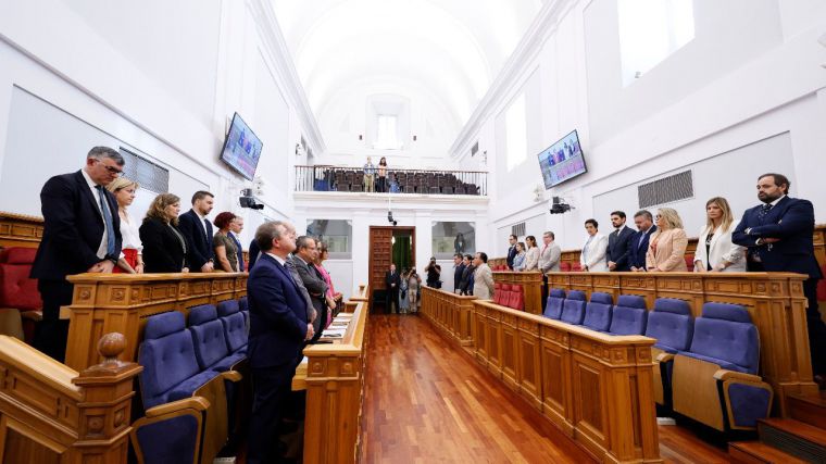 El Pleno guarda un minuto de silencio por las víctimas del incendio de Murcia y del último crimen machista