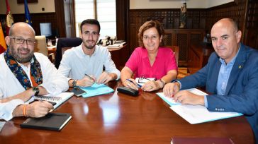 La presidenta de la Diputación y el alcalde de Fuensalida repasan las necesidades de la localidad y las posibles líneas de colaboración