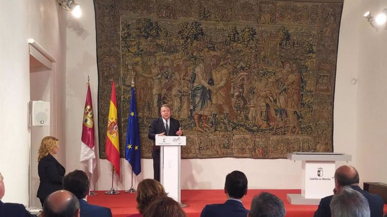 Page lamenta que PP y PSOE discrepen siempre 'por sistema' y pide a ambos 'espacios elementales de consenso político'