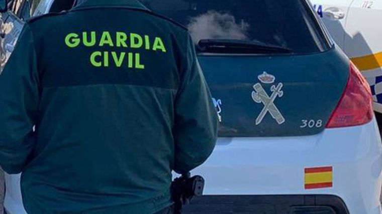 Un hombre se atrinchera armado en su casa en un pueblo de Toledo