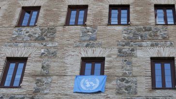 Las Cortes regionales exhiben la bandera de las Naciones Unidas en la fachada por su 78 aniversario