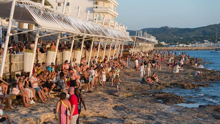 El tirón del turismo eleva el superávit por cuenta corriente a 27.600 millones hasta agosto