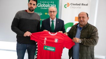 La Fundación Globalcaja extiende su compromiso a la Escuela Federada de Ciudad Real donde practican fútbol cerca de 800 escolares 