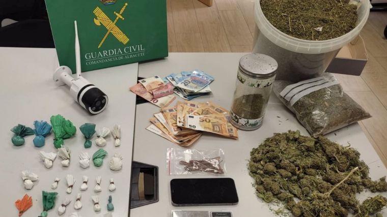 Desarticulan un punto de venta de droga en Villarrobledo, con 3.910 dosis de cocaína y marihuana incautados