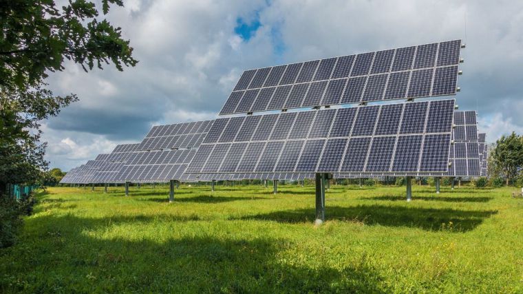 La propietaria de las fotovoltaicas de CLM El Refugio y El Casar paga 1.800 millones por la filial de renovables de Elecnor