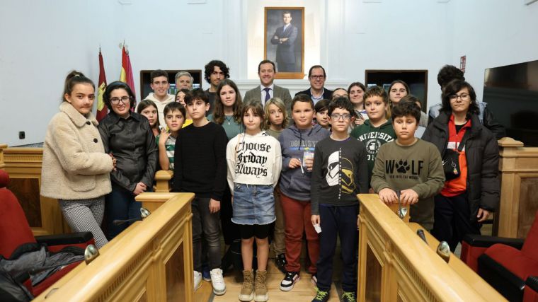 El alcalde de Toledo preside el pleno infantil en el día en el que se conmemoran los derechos de la infancia