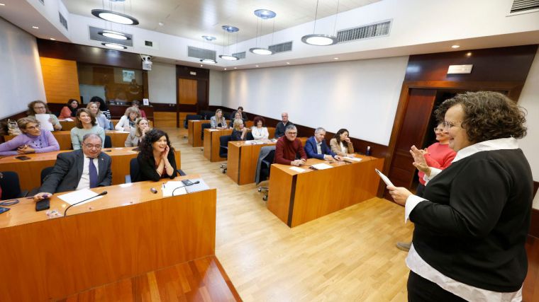 Un taller dinámico repasa en las Cortes regionales la lucha por el sufragio femenino