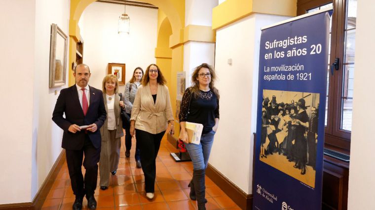 Las Cortes regionales celebran el 90 aniversario del voto femenino como “un estímulo para avanzar en la incorporación de las mujeres a los puestos de alta responsabilidad”