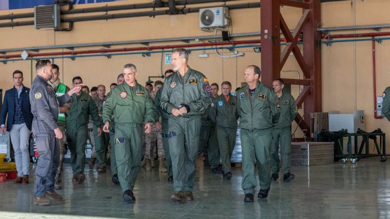 El Rey Felipe VI conoce el nuevo programa del TLP en la Base Aérea de Albacete