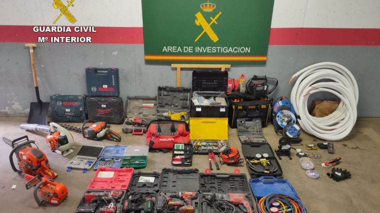 Detenidas dos personas por más de 25 robos en interior de vehículo en las provincias de Toledo, Ávila y Madrid