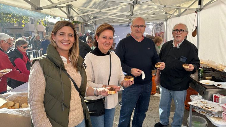 Más de medio millar de personas se dan cita en la XI Jornada de la Morcilla de Quismondo