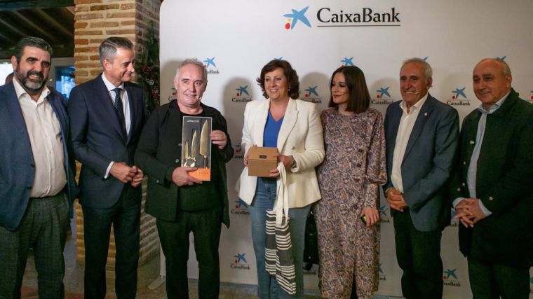 Apertura de la ponencia inspiradora del chef Ferran Adrià en Toledo, impulsada por Caixabank y dirigida a los profesionales de la Asociación de Hostelería de Toledo