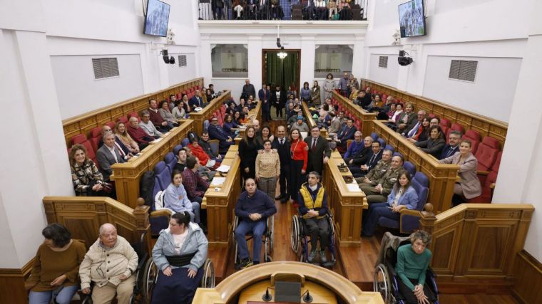 Bellido compromete más avances en accesibilidad e insiste en reformar la Constitución para sustituir el término “disminuido” por persona con discapacidad