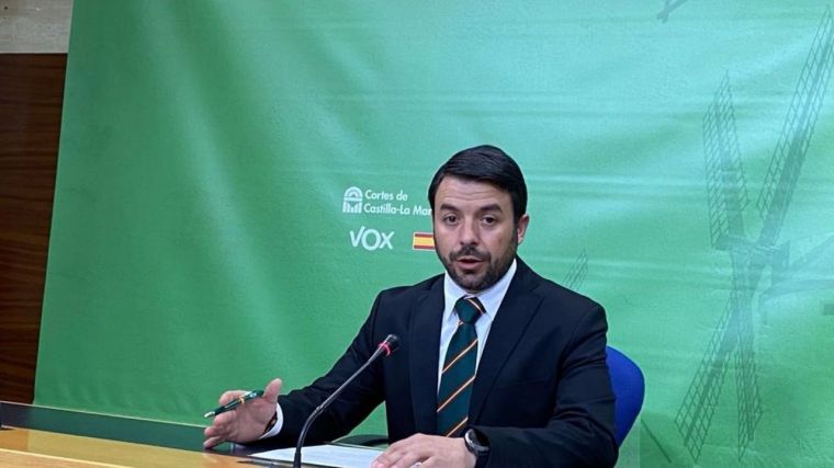 Vox se ausentará de acto de la Constitución en las Cortes de CLM por no estar con el PSOE, a quien acusa de 'pisotearla'
