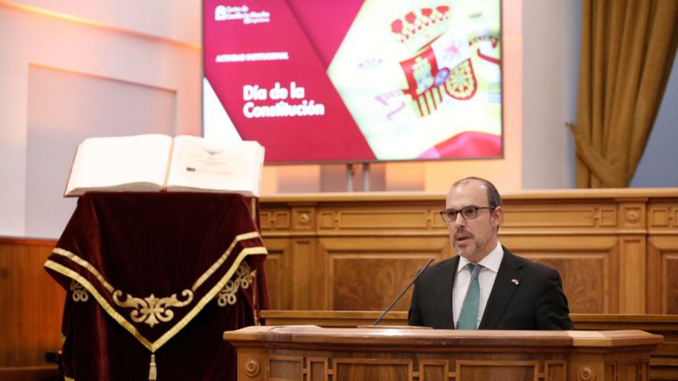 El presidente de las Cortes de CLM reclama un “uso de la Constitución, la bandera y los símbolos del Estado para unir y no para golpear al adversario”