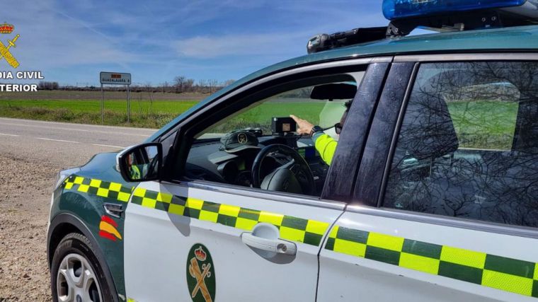 Investigan a una mujer tras morir el conductor de un tractor en un accidente de tráfico en Puebla del Salvador