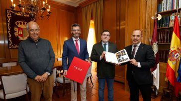 Las Cortes regionales culminan las celebraciones por el ‘40 aniversario’ con la entrega de un Estatuto conmemorativo a Plena Inclusión