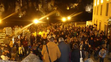 Más de cuatrocientas personas encienden la Navidad con el tradicional acto solidario en el Parador de Cuenca