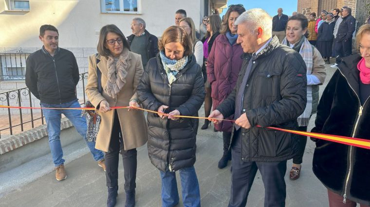 Cedillo inaugura la remodelación de la Plaza del Paseo del Cristo de Urda, financiada por la Diputación