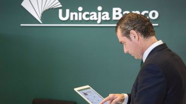 Los sindicatos y Unicaja Banco (Liberbank, CCM) acuerdan una subida salarial que mejora la retribución al 100% de la plantilla