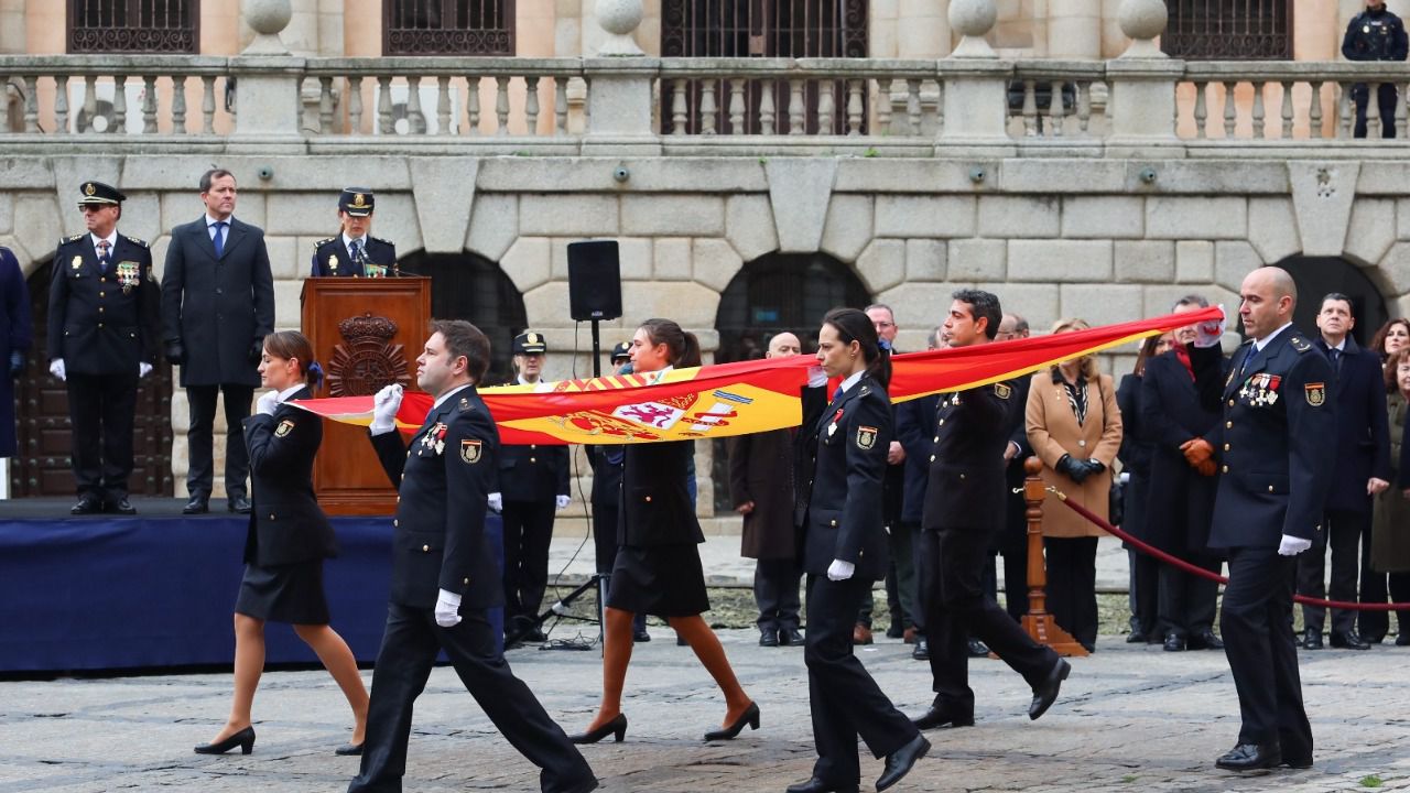 Velázquez agradece la labor de la Policía Nacional para lograr una sociedad más justa y más libre 