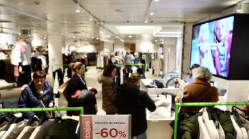 El 74% de los españoles combinará sus compras en tienda física y 'online' en 2024