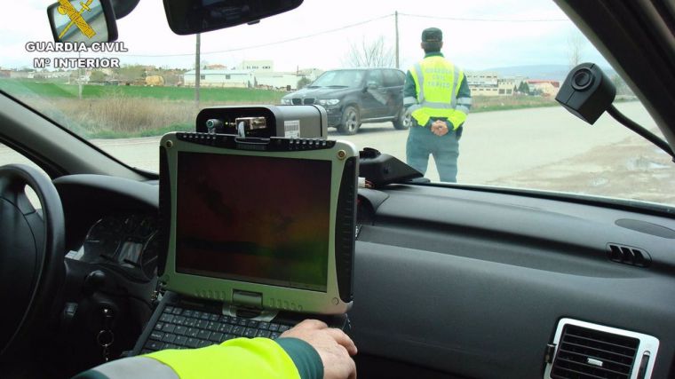 Investigado por conducir 22 kilómetros en sentido contrario escapando de la Guardia Civil en Motilla del Palancar