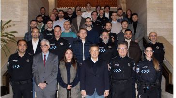 Serrano califica de "orgullo para Albacete" a los 16 agentes incorporados a la Policía Local y 11 promocionados