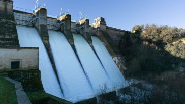 El embalse del Torcón I alcanza la cota máxima de resguardo y abre las compuertas para mantener el nivel de seguridad