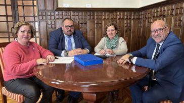 Cedillo se interesa por los proyectos del Ayuntamiento de Valmojado para seguir mejorando las infraestructuras y los servicios de la localidad