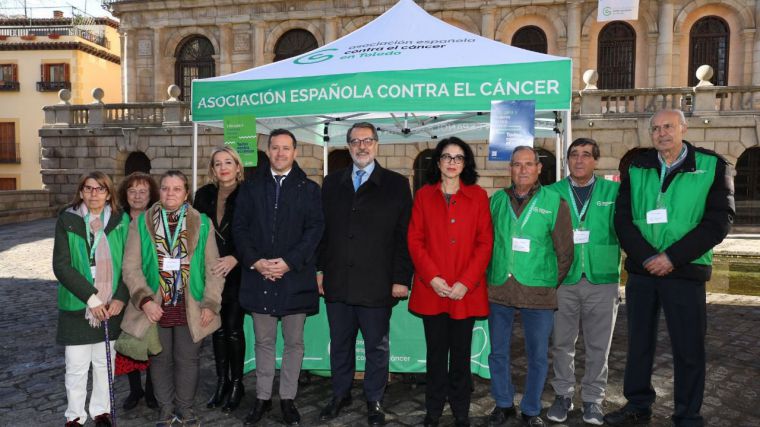 Velázquez apela a la unidad de todos para apoyar la labor de asociaciones como la AECC que son un ejemplo para toda la sociedad