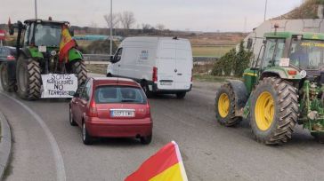 Los agricultores se concentran también entre Guadalajara y Marchamalo ralentizando la circulación de los vehículos