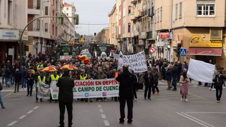 La primera jornada de protestas del campo se salda con miles de tractores cortando una decena de vías y sin incidencias