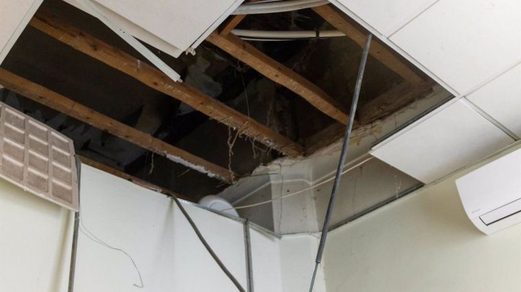 Susto en el Ayuntamiento de Guadalajara tras el desprendimiento de un techo