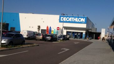 Un fondo estadounidense compra las tiendas de Decathlon en España por 200 millones de euros