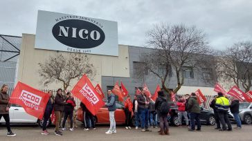 Concentracion ante Jamones Nico en Ciudad Real tras el despido de tres trabajadores