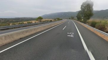 Un camión de aceite volcado provoca el corte parcial de la carretera A-5 dirección Madrid