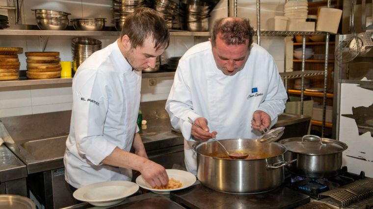 Los cocineros de El Patio Yeles, en la semifinal del concurso