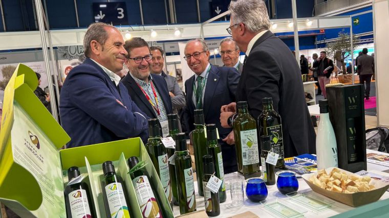 Globalcaja arropa al sector del aceite de oliva castellano-manchego en su mayor encuentro mundial, la World Olive Oil Exhition
