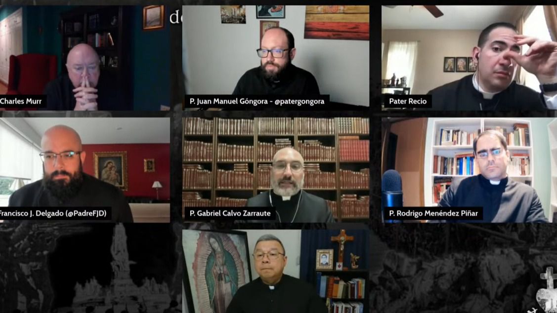 El vídeo del escándalo: Varios curas toledanos rezan para que el Papa 'pueda ir al cielo cuanto antes'
