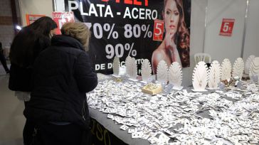 El stock de mercancías en el comercio aumenta un 9,9% en 2023 y suma dos años de avances