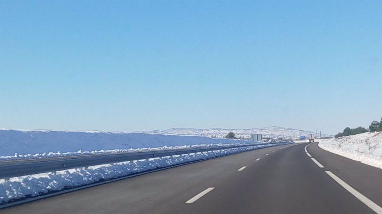 La nieve caída en zonas de Cuenca afecta a dos rutas escolares