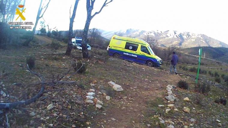 Guardia Civil y servicios sanitarios rescatan a una mujer accidentada en Fuencaliente