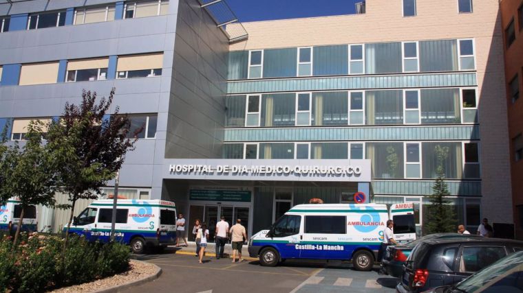 Trasladado al hospital un trabajador herido tras ceder un falso techo en Quintanar de la Orden