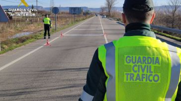 Un camión accidentado obliga al corte de la carretera CM-5150 a la altura de Corchuela