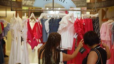 Los españoles recortan su gasto en moda un 33% desde 2008
