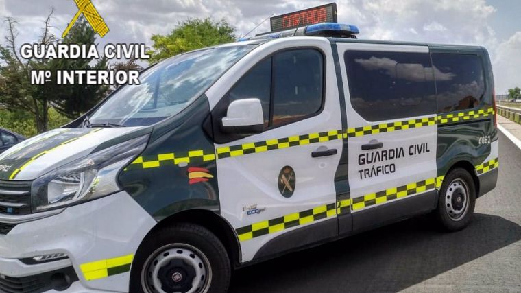 Investigado por conducir por el medio de la CM-42 para cerrar el paso al resto de vehículos: La Guardia Civil tiene vídeo de los hechos