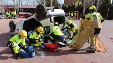Espectacular simulacro de emergencias de los servicios de Urgencias y los Bomberos de Albacete