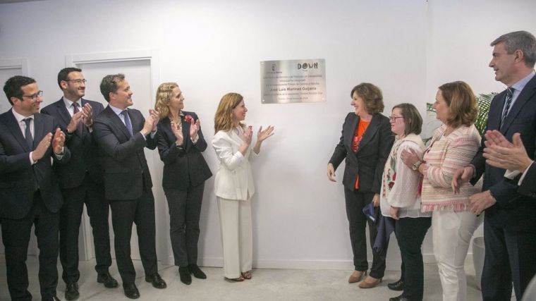 La infanta Elena arropa a Down Toledo en la inauguración de su nueva sede: 'Sois un ejemplo para la sociedad'