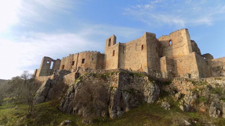 Muere un joven de 25 años tras salirse de la vía su coche mientras accedía al castillo de Calatrava